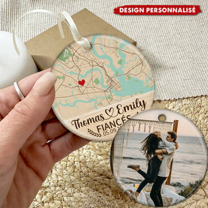Ornement Céramique Personnalisé – Lieu de Fiançailles avec Photo & Carte