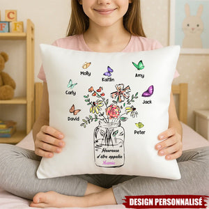 Coussin Personnalisé avec Papillons et Prénoms – Cadeau Émotionnel et Unique pour Mamie