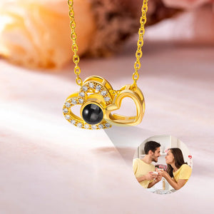 Collier Double Cœur avec Projection Photo – Cadeau Personnalisé Émotionnel