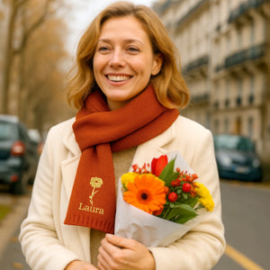 Écharpe Personnalisée et Fleur – Cadeau Élégant et Chaleureux pour Femme