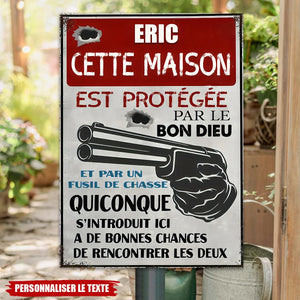 Plaque Métal Personnalisée - Cette Maison Est Protégée Par Le Bon Dieu Et Un Fusil de Chasse