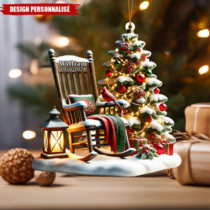 Ornement Commémoratif de Noël Personnalisé – Fauteuil à Bascule et Sapin avec Nom et Dates
