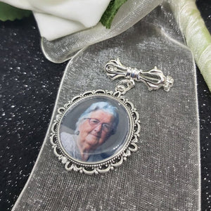 Broche Médaillon Photo Personnalisée – Souvenir Unique et Élégant