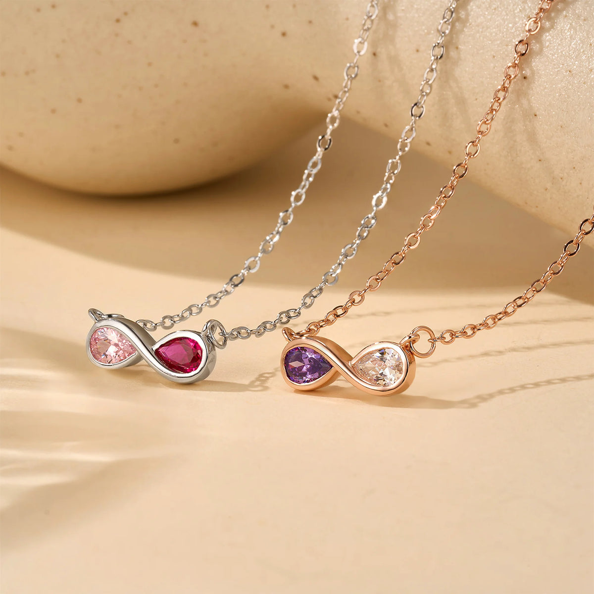 Collier Infini Personnalisé avec Pierres de Naissance – Symbole d’Amour Éternel