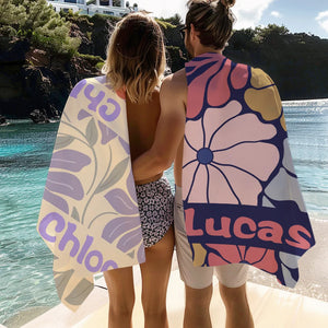 Serviette de plage personnalisée avec prénom – Design floral rétro