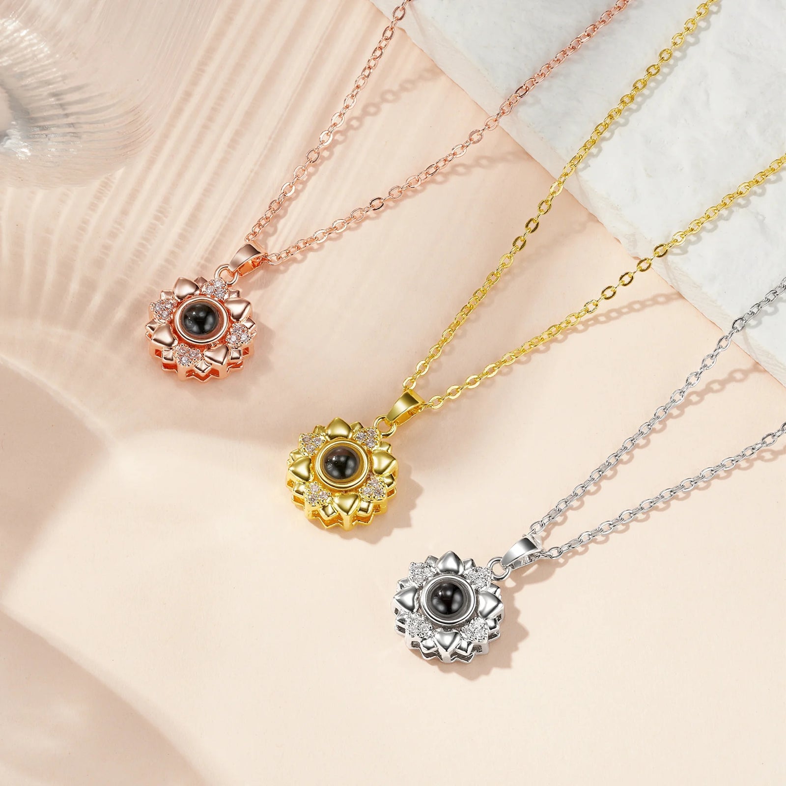 Collier tournesol Projecteur Personnalisé avec Photo Cachée – Cadeau Symbolique et Intemporel