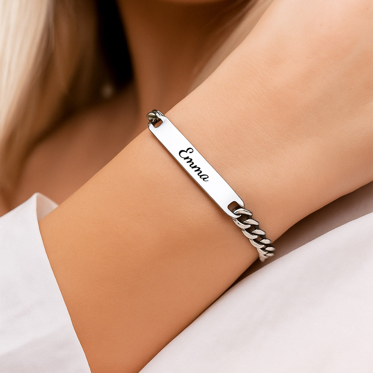 Bracelet Personnalisé avec Nom – Cadeau Élégant pour Femmes
